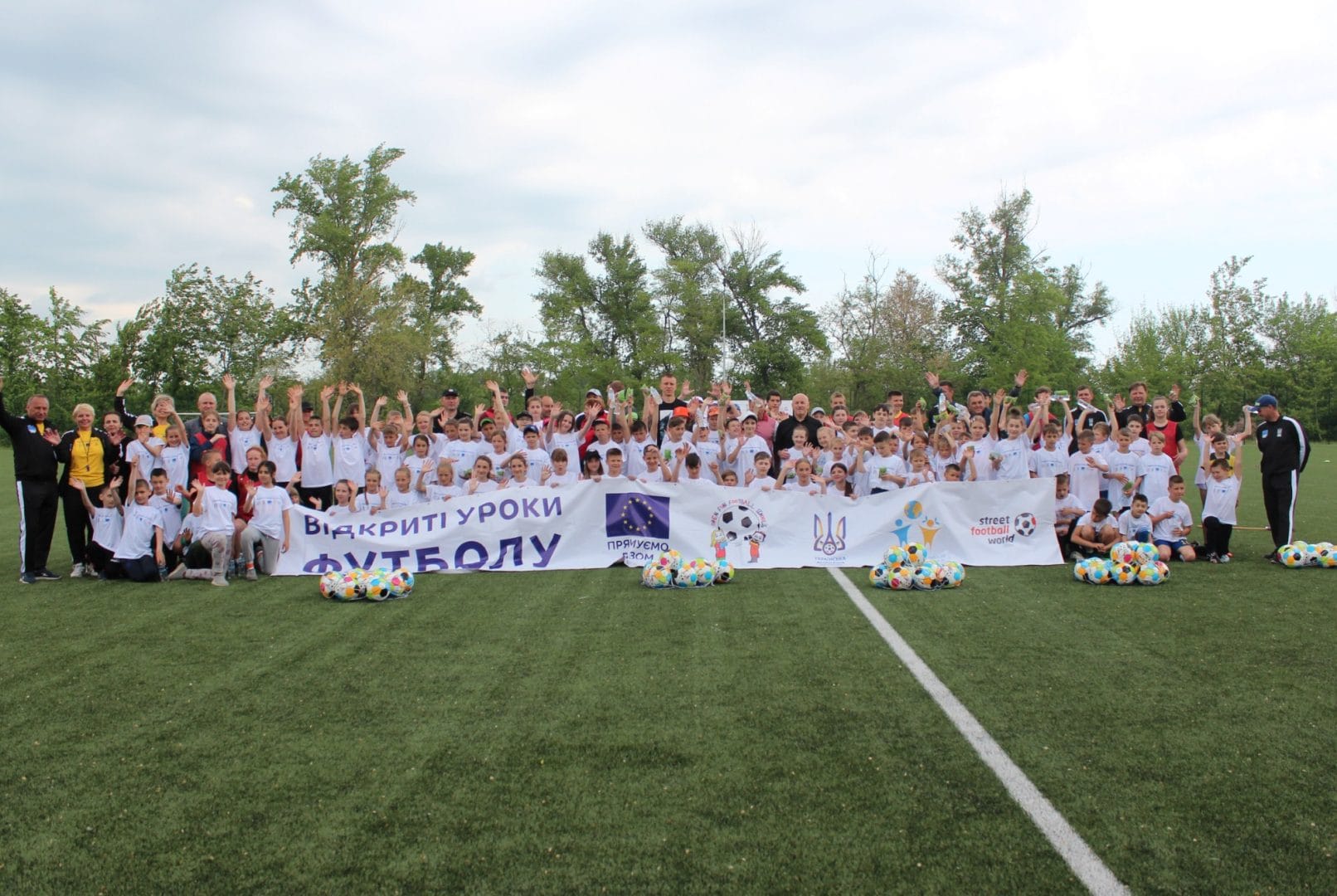 Open football lessons at the Dnipro field