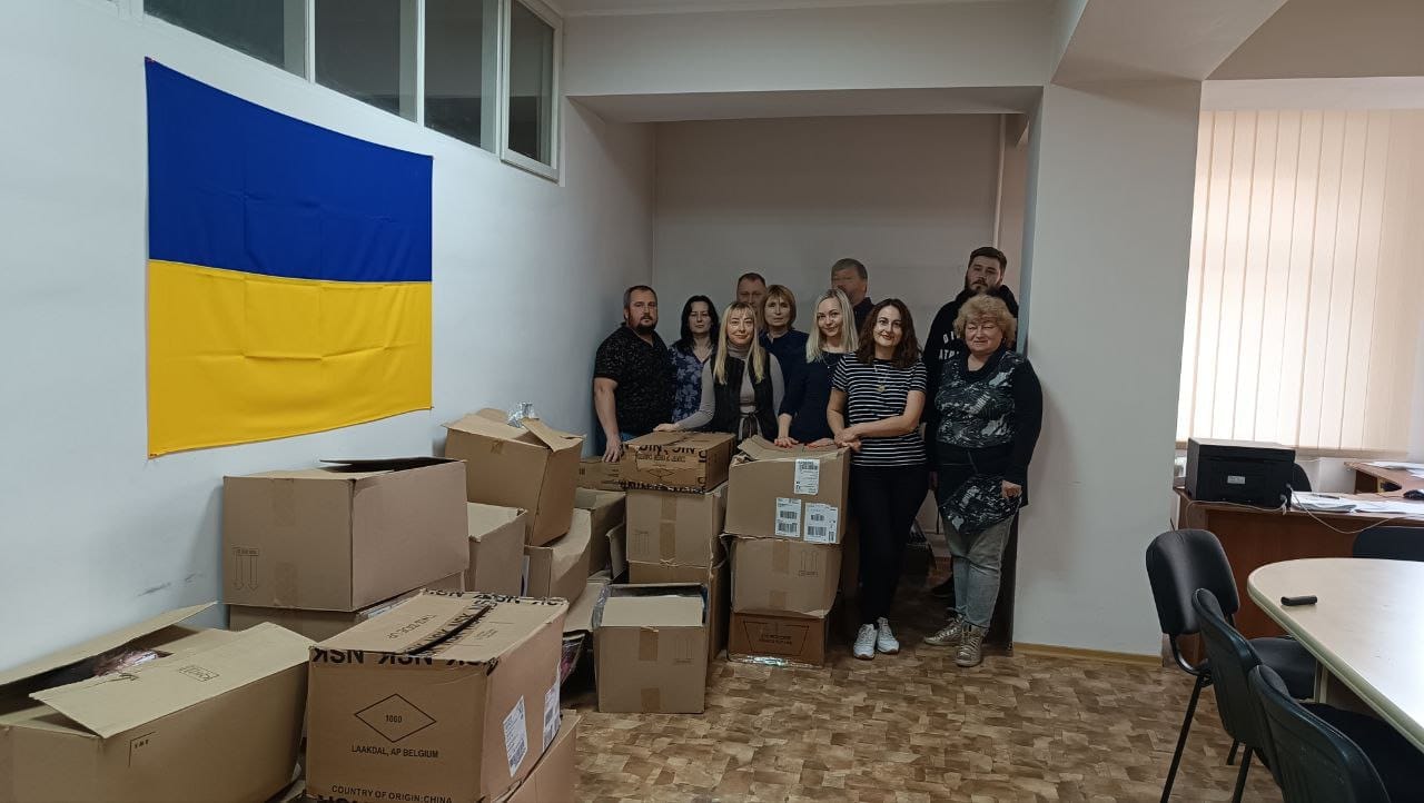 he staff of the Chmyrivka Military Administration collecting charitable aid for distribution to internally displaced persons