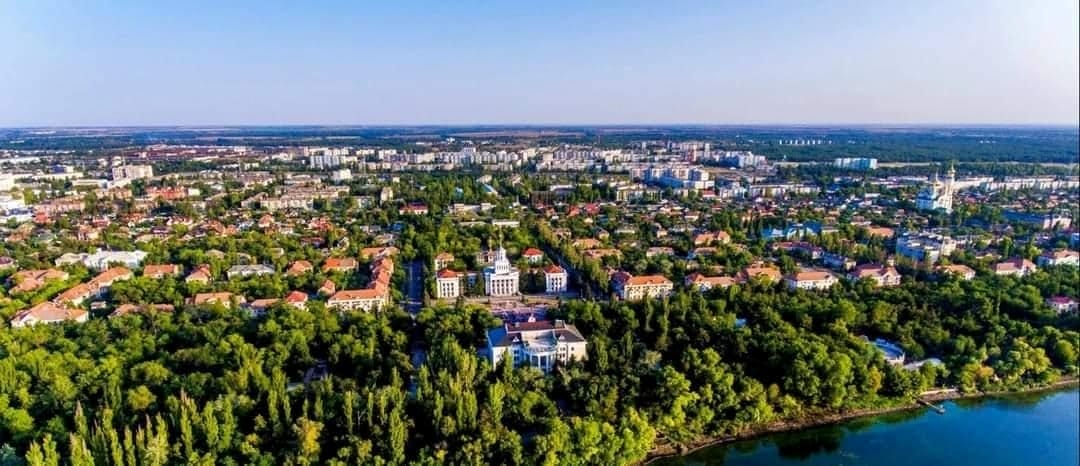 Panoramic photo of the town, view from the Dnipro. Photo from open sources