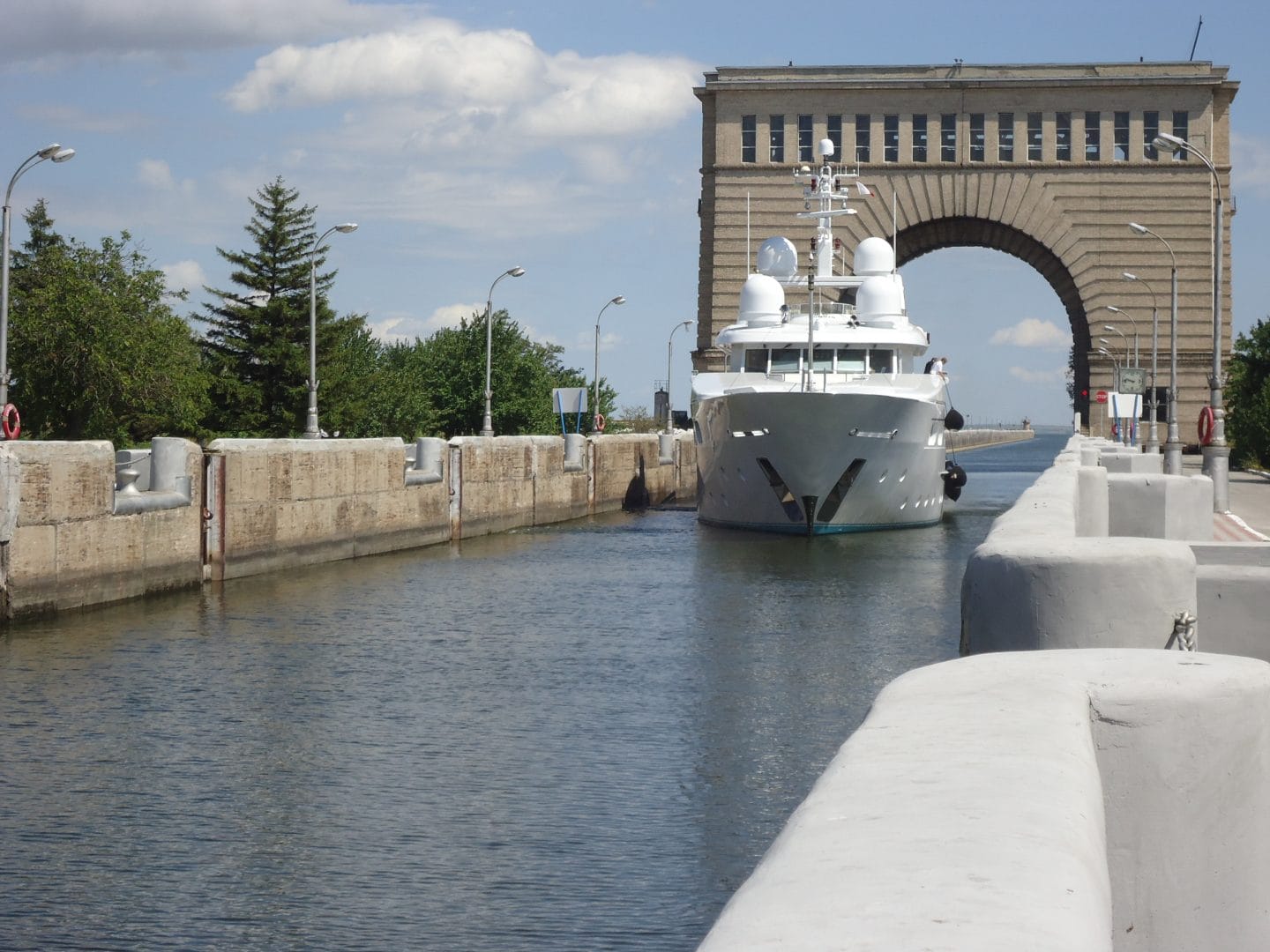 Kakhovka shipping lock. Photo from open sources