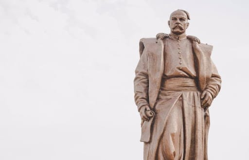 Monument to Ivan Hloba in the center of the town of Hlobyne