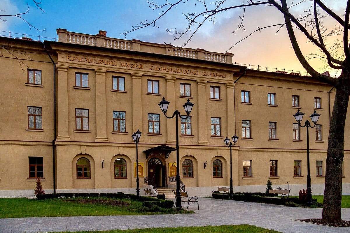 Built in the 18th century, the Old Naval barracks served as housing for marine officers and soldiers