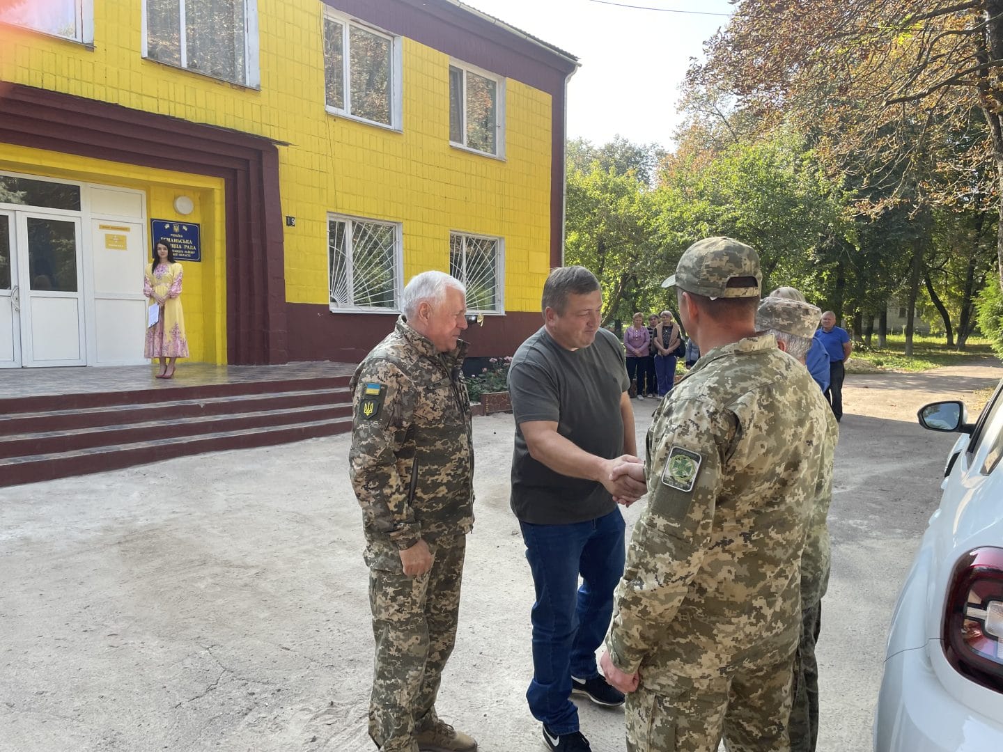  Esman Settlement Head Serhiy Minakov hands the car keys to defenders of Ukraine