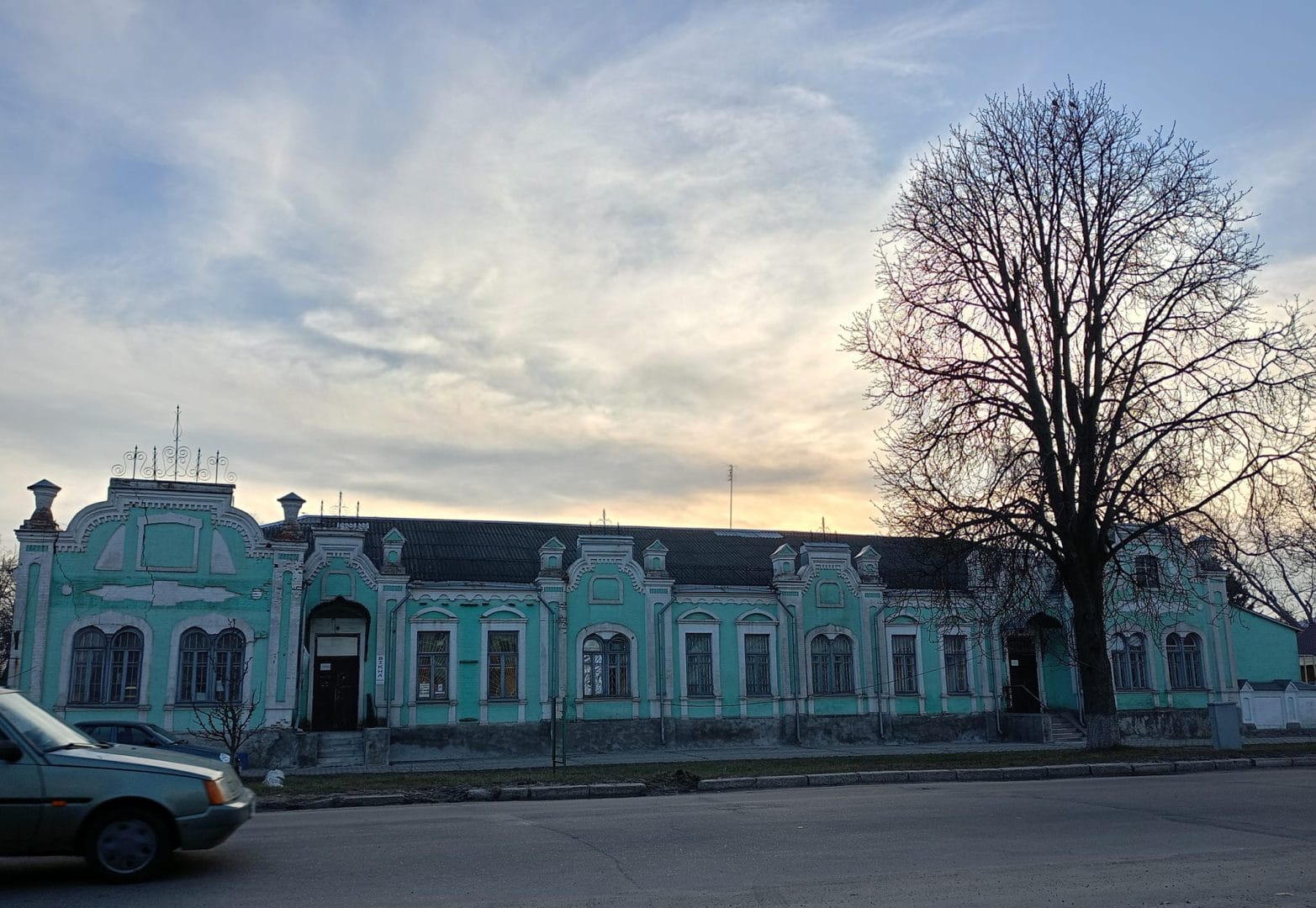 A shopping row building, built in 1914, has preserved on the Vozdvyzhenska Street. Later the first power plant was located here.