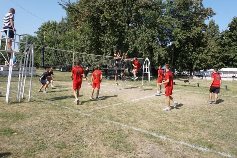 Volleyball competition in the town of Hlobyne