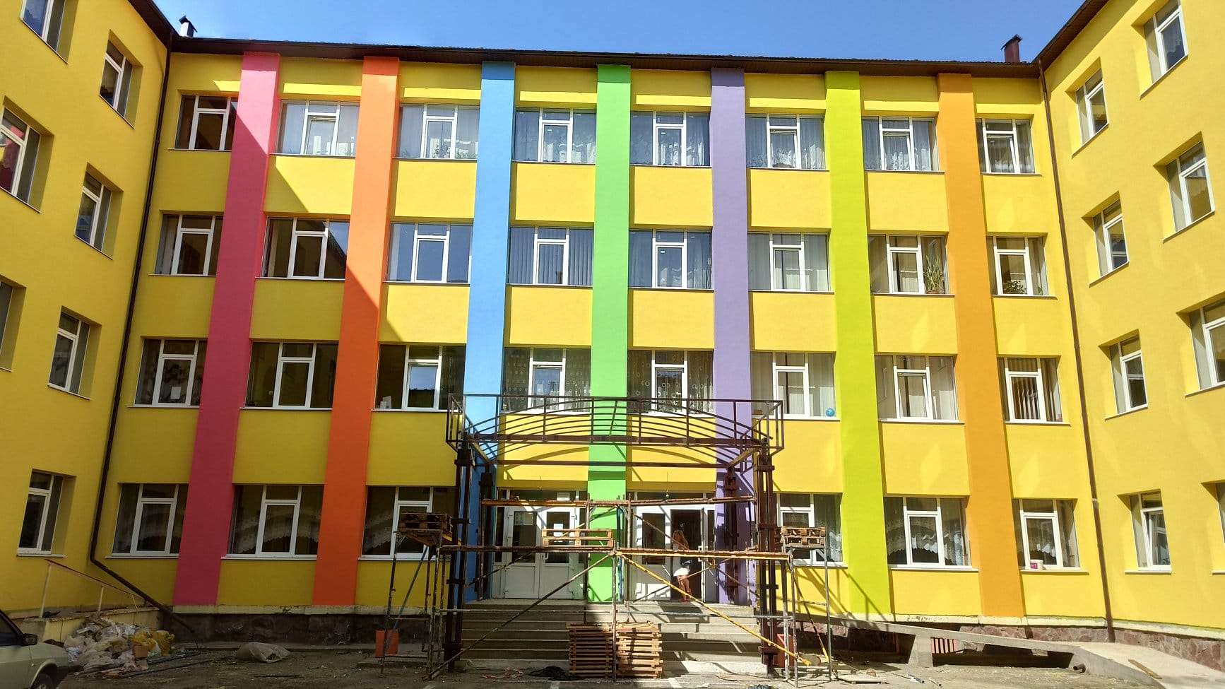 Vashkivtsi school before and after major renovation