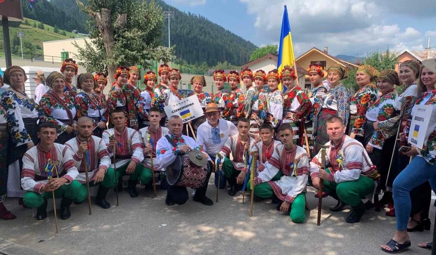 Choir of the Vashkivtsiy Cultural Center, folk amateur dance ensemble 