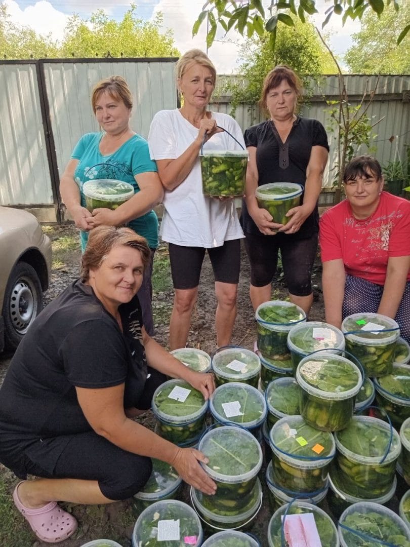 Pickled cucumbers for the Ukrainian military