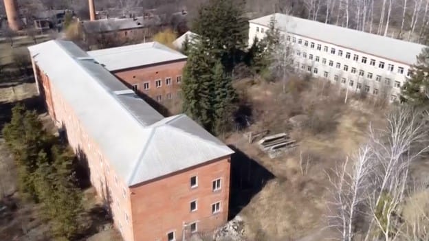 The building of the former boarding school to be used as a residential building for the temporary accommodation of internally displaced persons