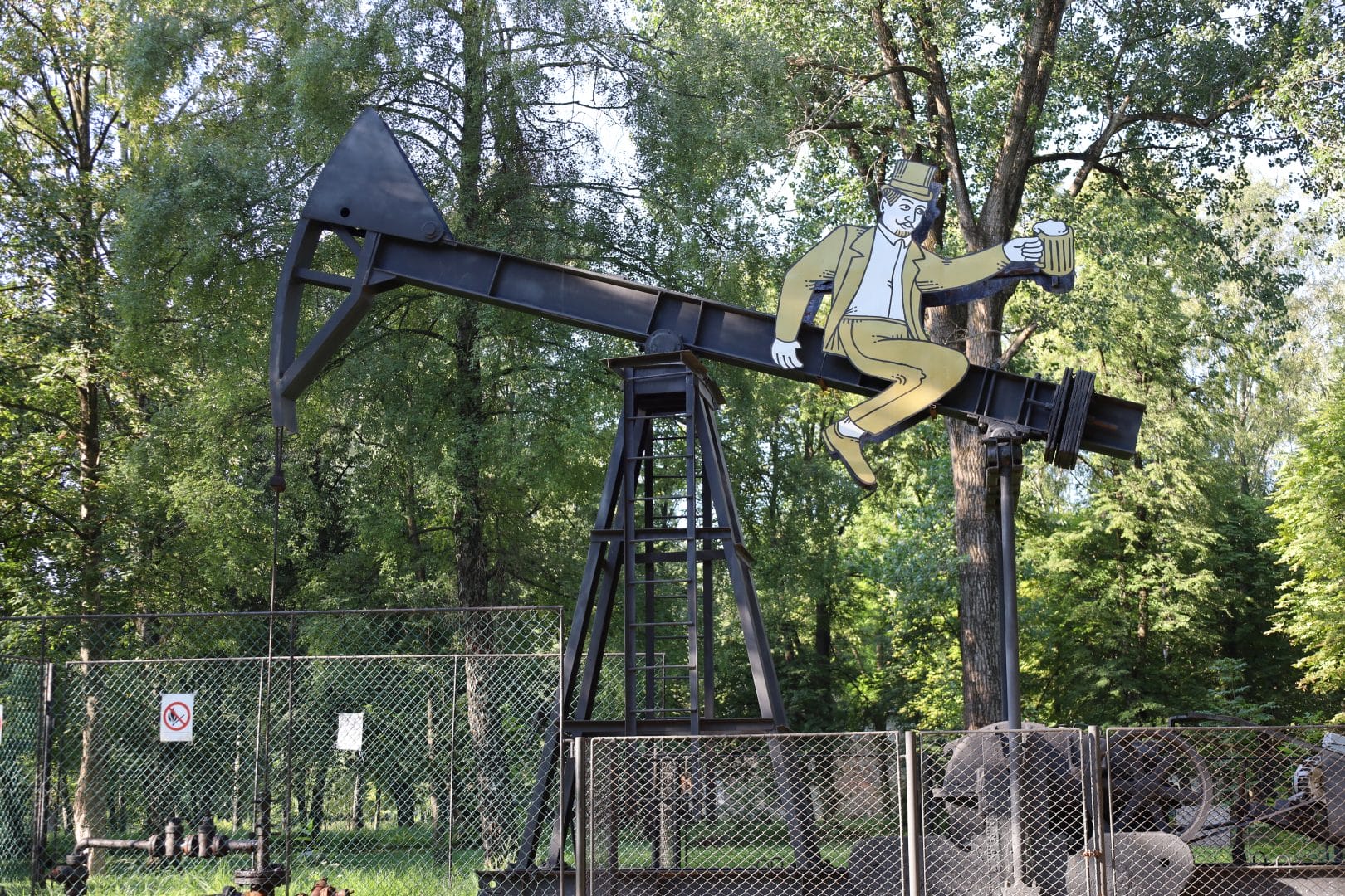 Oil swing with a figure of Robert Doms