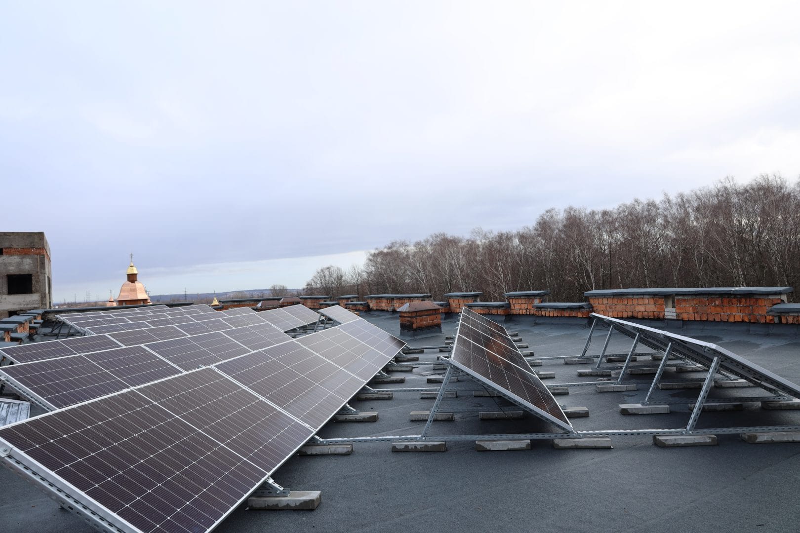 Opening of the rooftop hybrid solar power plant on the building of polyclinic and therapeutic departments of the central town hospital