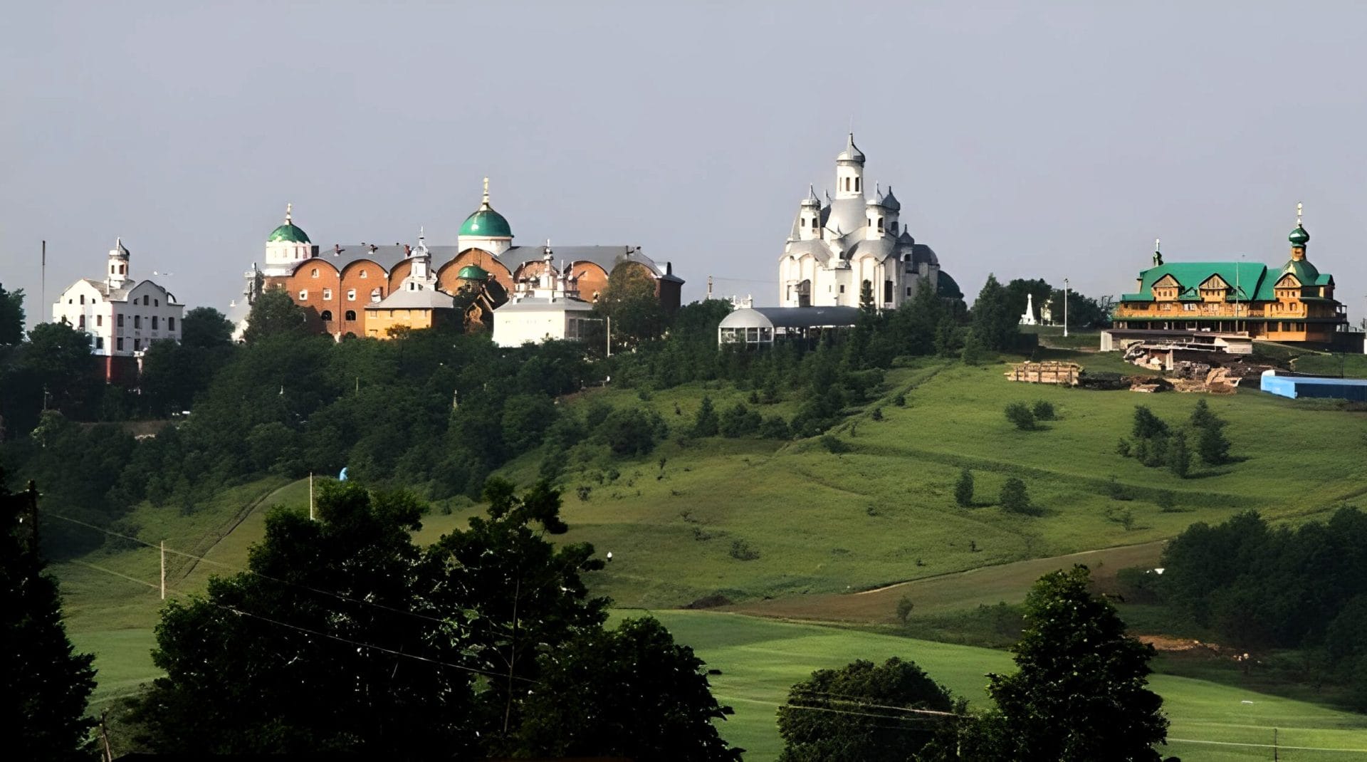 Panoramic view of Annyna Mount