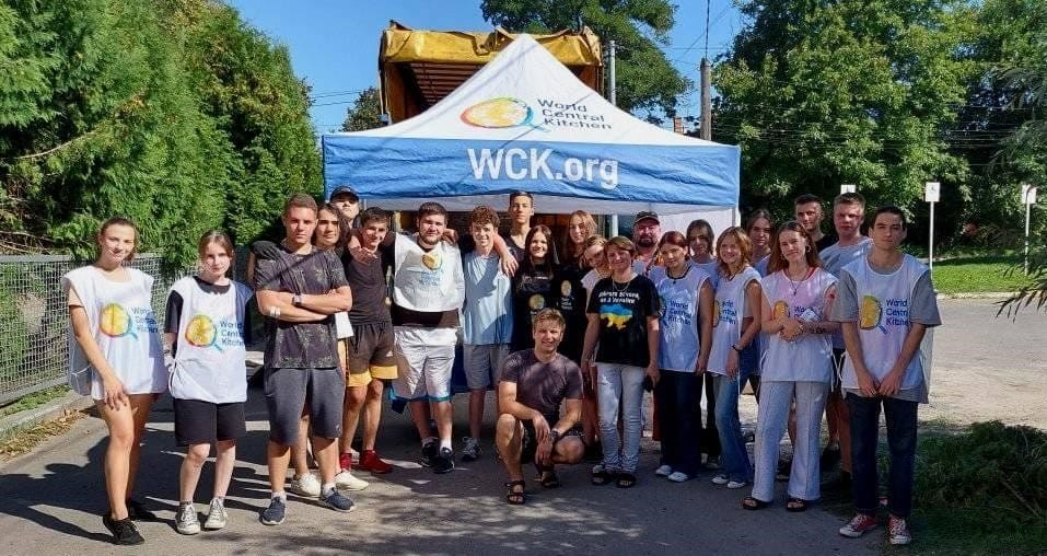 Volunteers of the Zvenyhorodka community’s humanitarian hub 