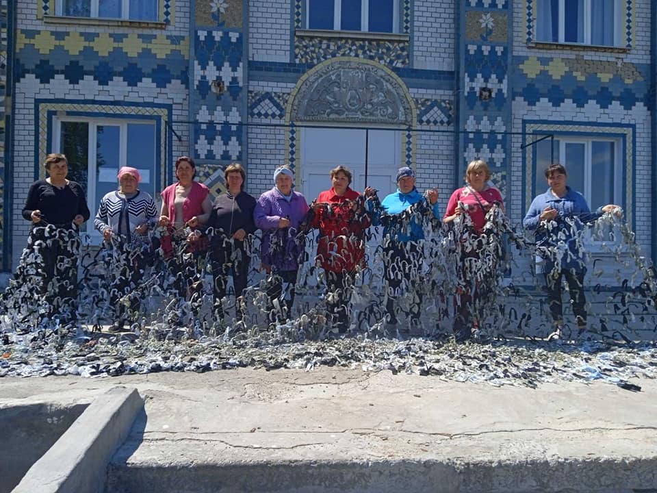 Weaving camouflage nets in the village of Antonivka