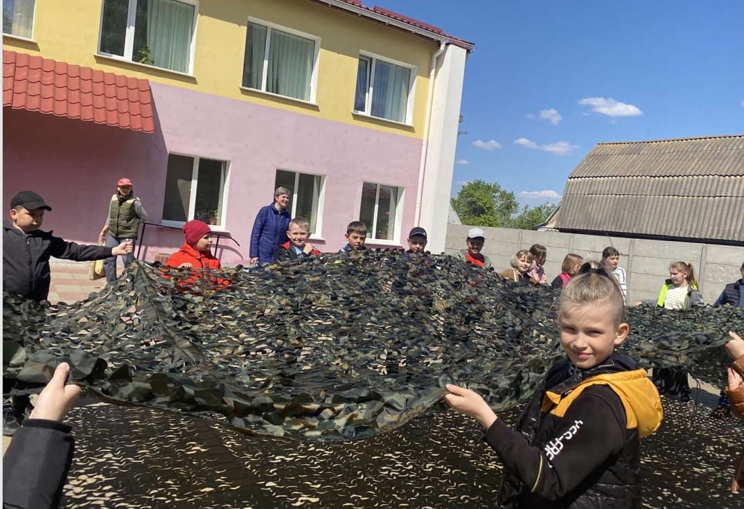 Weaving camouflage nets