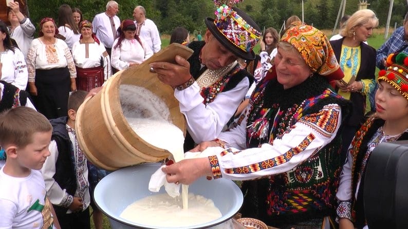 Production of a cheese horse in the village of Brustury