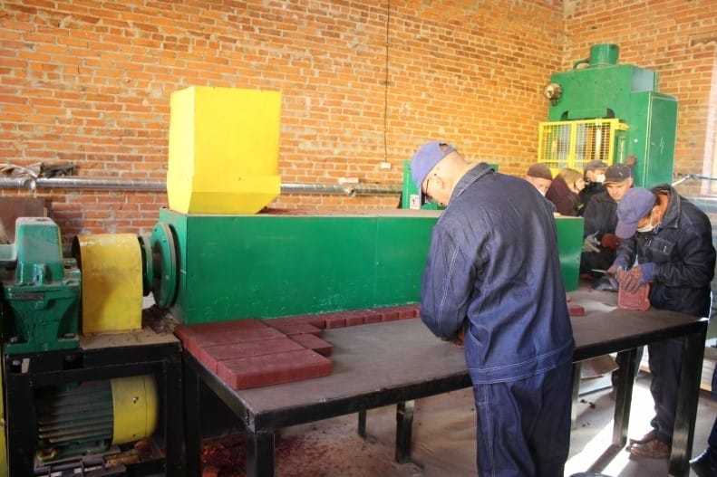 Production of polymer sand tiles