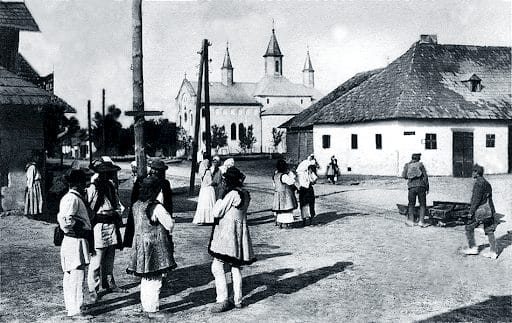 The settlement of Berehomet, near the St. Michael's Church, 1914 