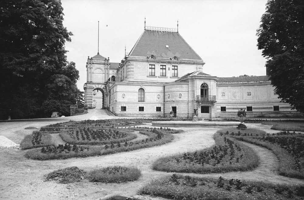 Photograph of the Rzewuski- Lanckoroński Palace of 1874