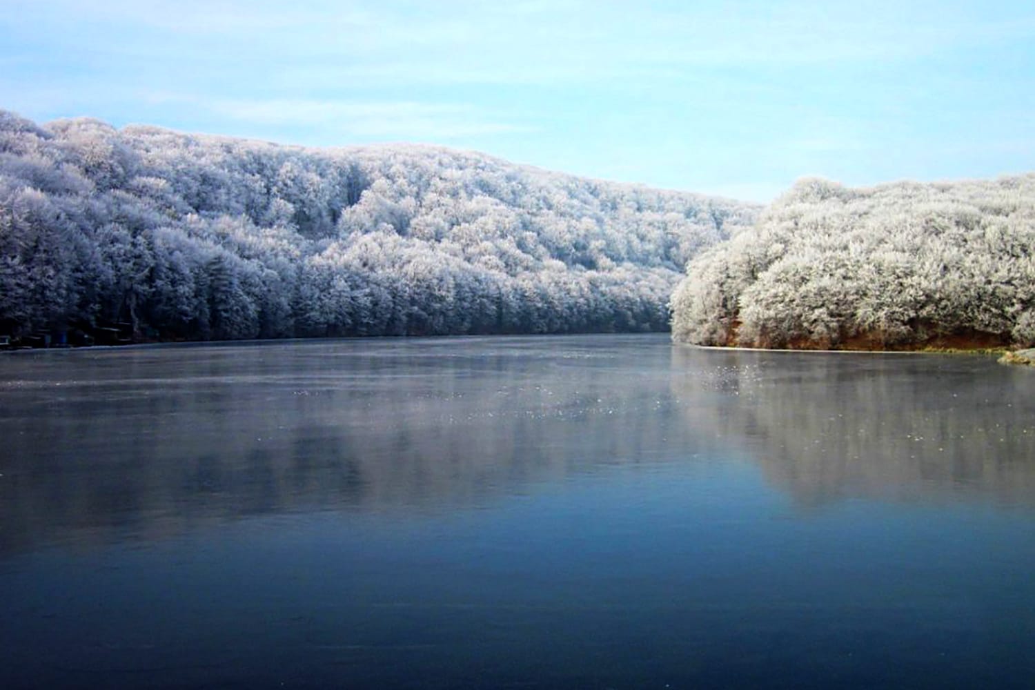 Lake Barvinok in winter