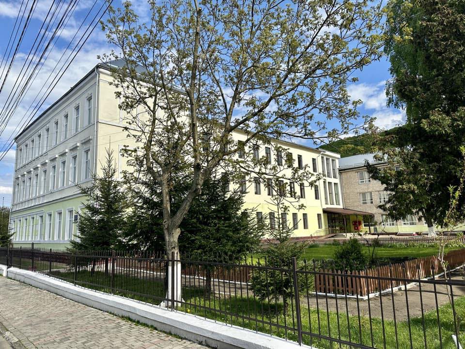 Yuriy Fedkovych Vyzhnytsia Base Lyceum 