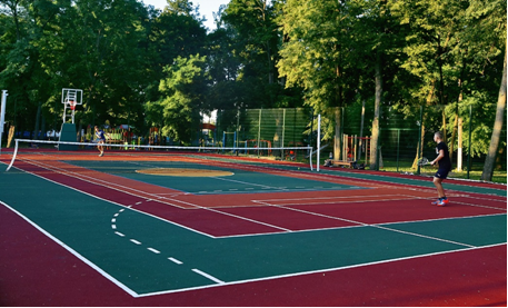 Multifunctional sportsground with artificial turf