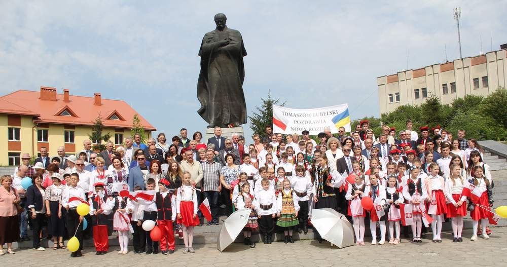 Representatives of the sister town of Police, Poland with a visit to the Novyi Rozdil community.