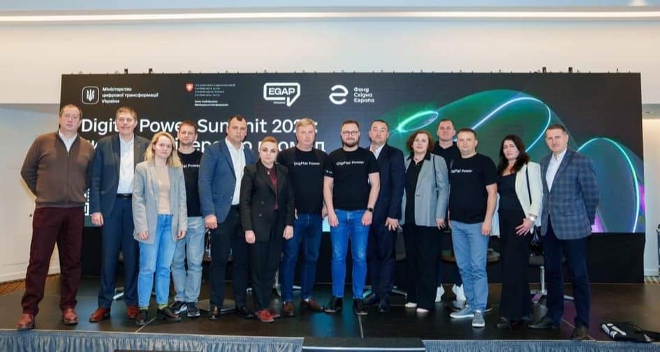 The Mayor of the Novyi Rozdil territorial community with the participants of the TOP-100 best communities in Ukraine in terms of the index of digital transformation.