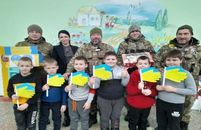 Children of the community meeting with defenders of Ukraine