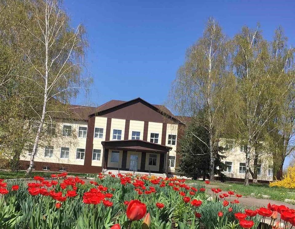 The building of the Novoviazivske Lyceum of the Yurivka Settlement Council