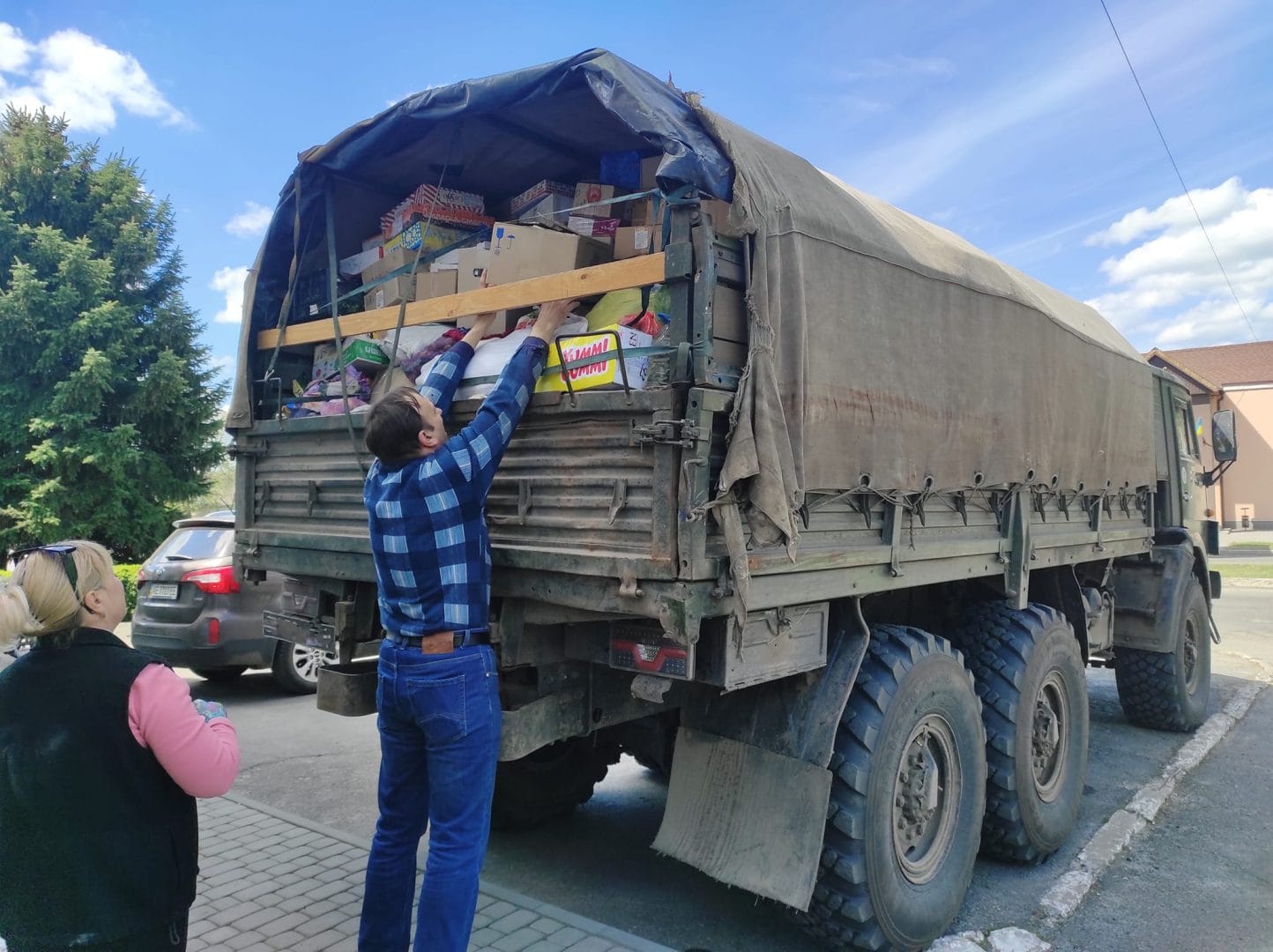 Assistance of residents of the Yurivka territorial community in providing food products for servicemen of the Armed Forces of Ukraine