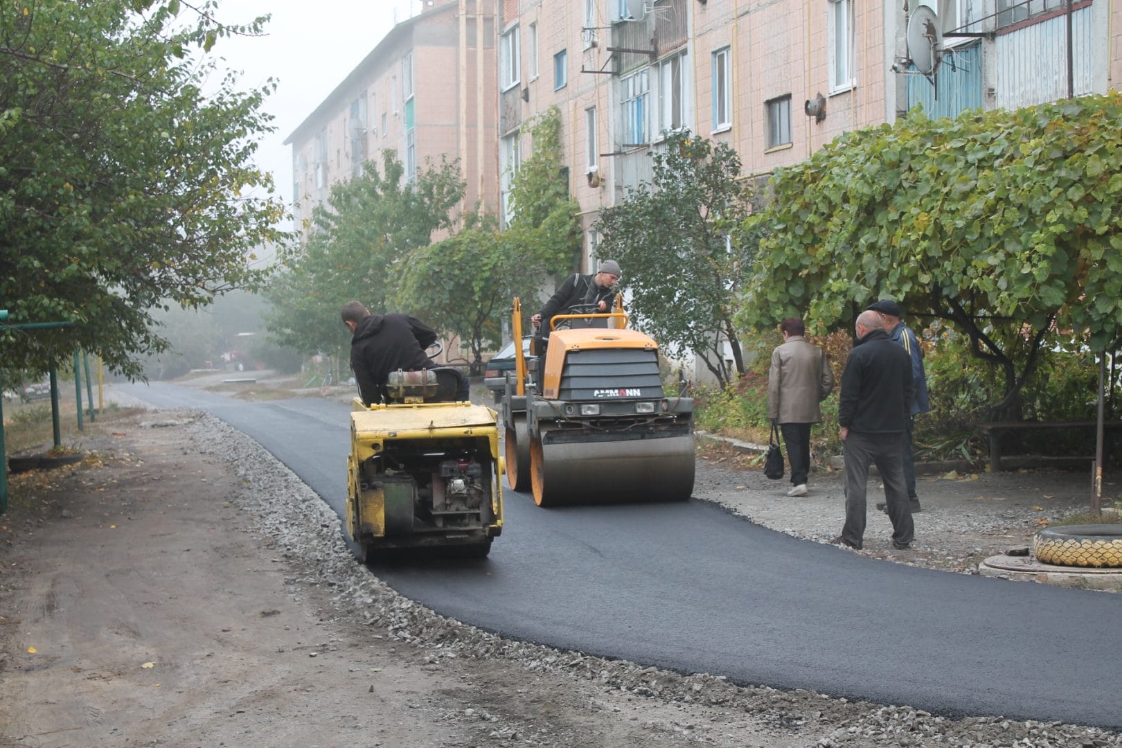 Asphalting of courtyards of multi-apartment buildings in the settlement of Skorokhodove