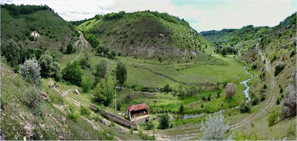 Zahnitkiv Ravine