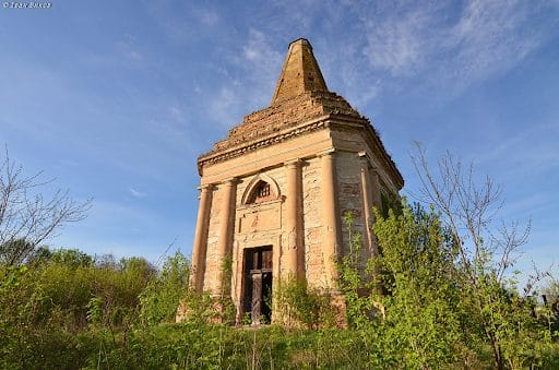 Tomb of the Pidhorskyi family (early 19th century), Antoniv village