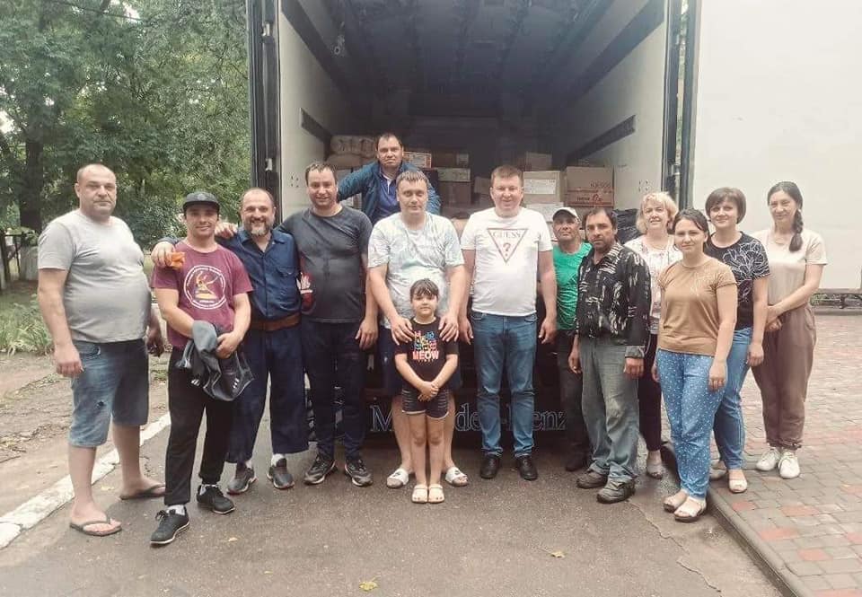 The volunteer team collects humanitarian aid for the communities of the Mykolaiv region