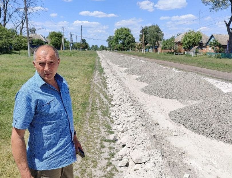 Road repair in the village of Mykolaivka