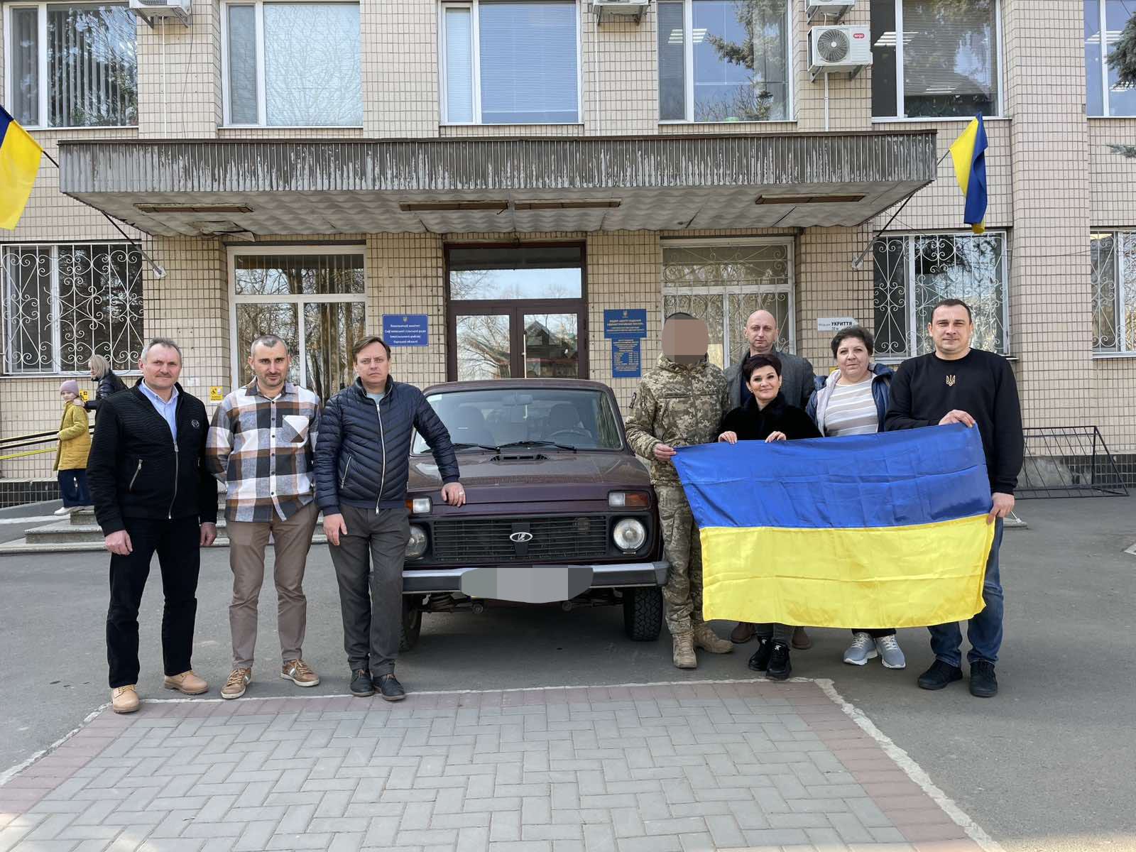 Car donation for a community resident serving in the Armed Forces of Ukraine from volunteers of the Safiany Village Council