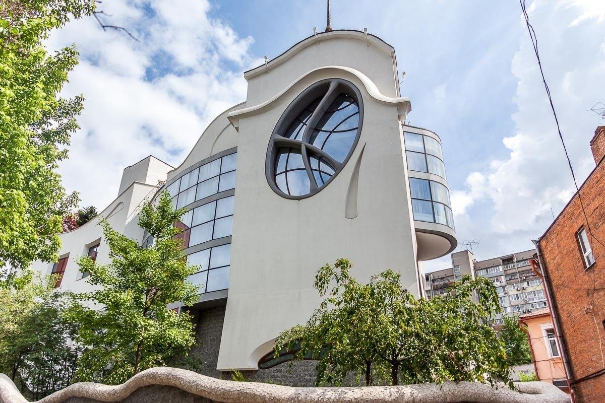 Gaudí-style villa in Dnipro