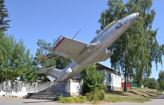 L-29 aircraft near the former military unit / source: Oleksandr Nehoda With the declaration of independence of Ukraine in 1991, Horodnia again became a border town.