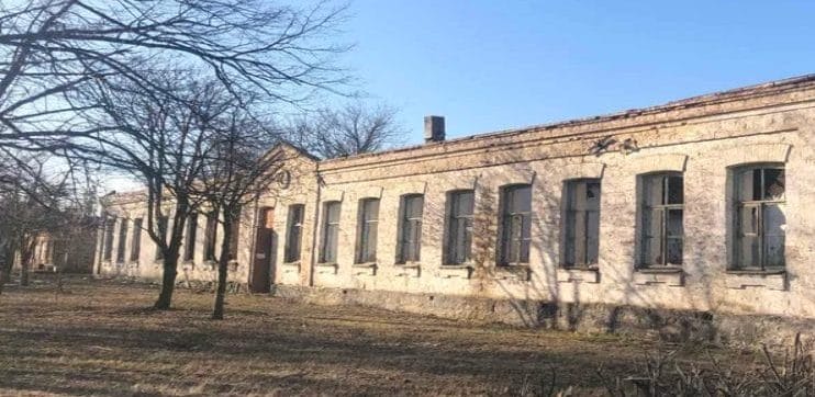 The building of the former zemstvo school before reconstruction