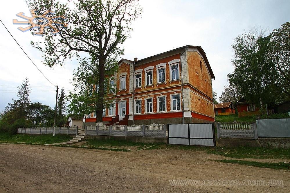 The old school in the village of Malyi Kuchuriv
