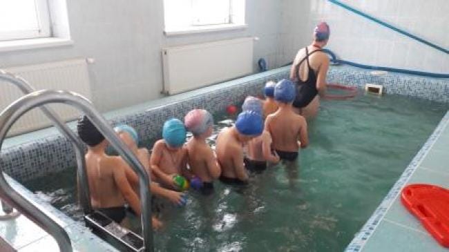 Swimming pool
