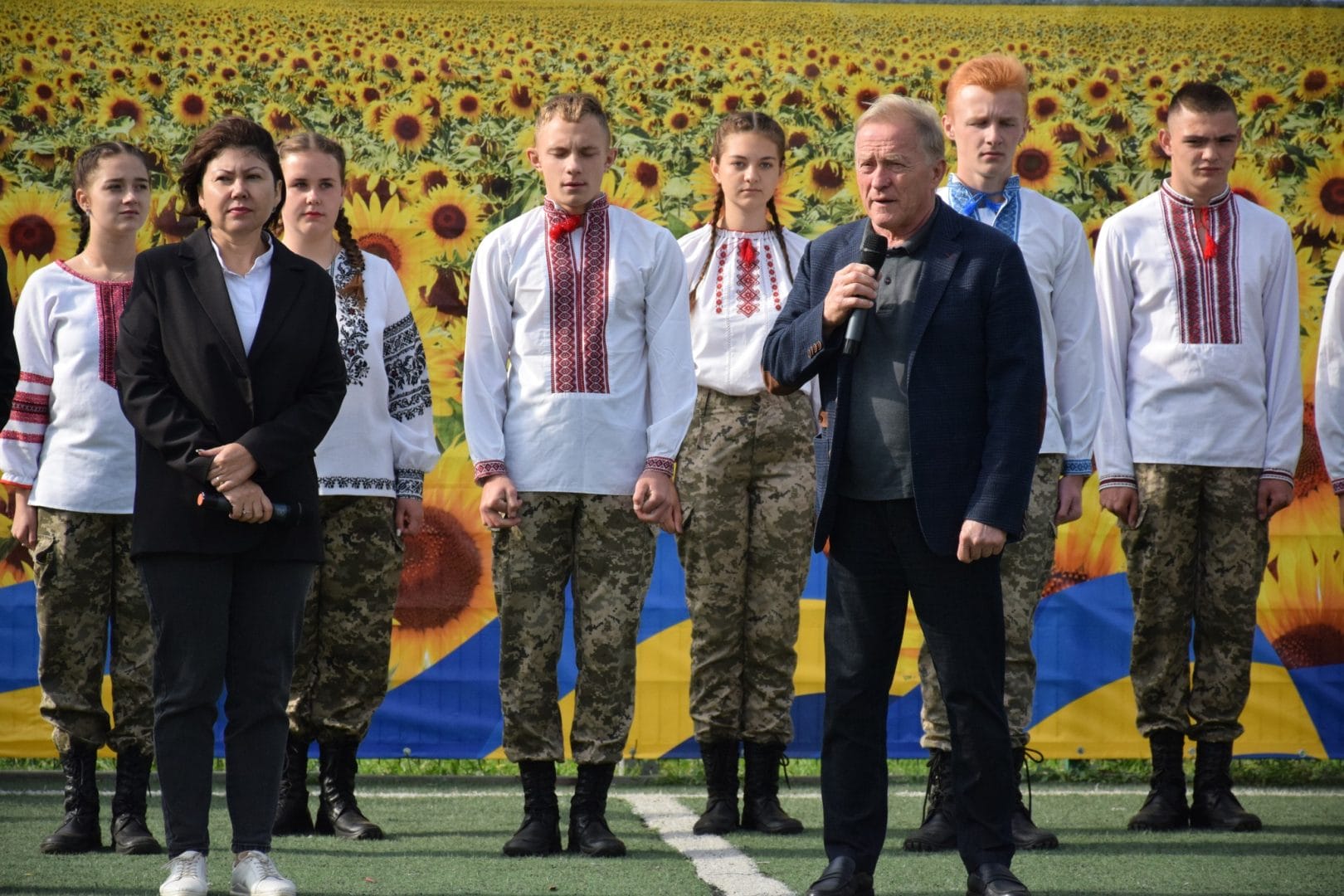 Head of the community Mykhailo Bukhtiyarov (holding a microphone)
