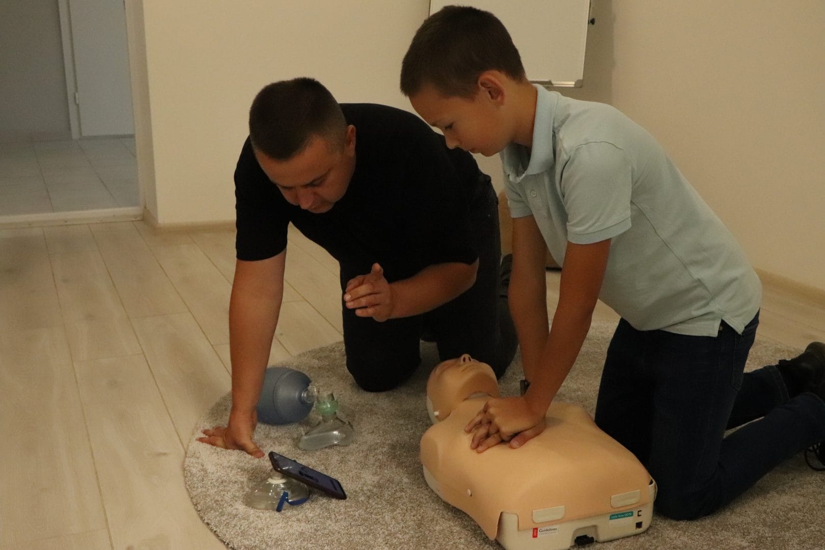 First aid classes for community residents