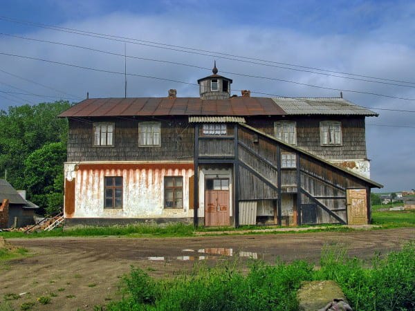 Museum in the village of Oprysheny, established in 2003. In Romanian times, this two-story wooden house served as the home of the village priest, in Soviet times – as a collective farm office, and later as a village school.