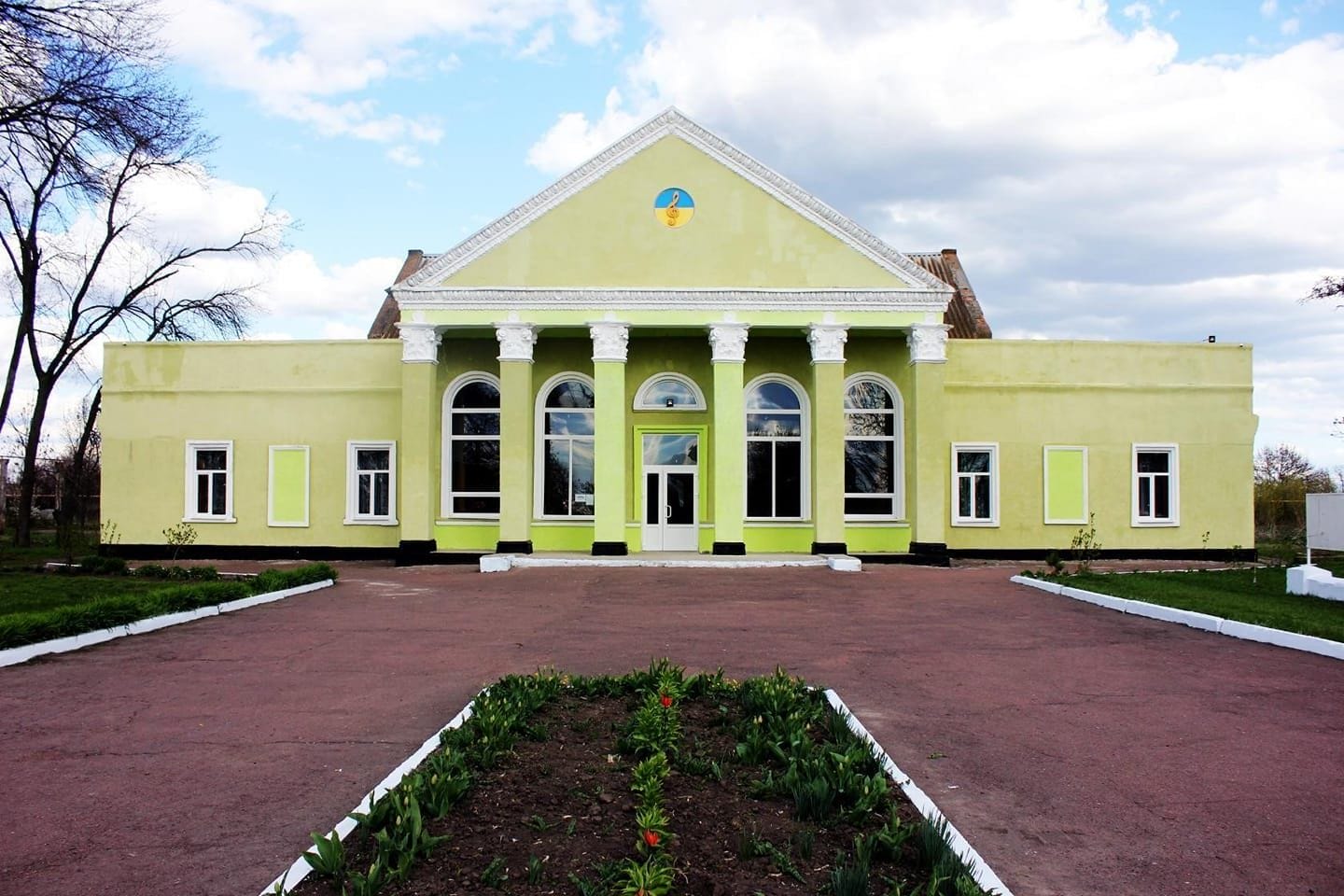 The Liubymivka branch of the Novovorontsovka Center for Culture and Leisure before the occupation of the village of Liubymivka 