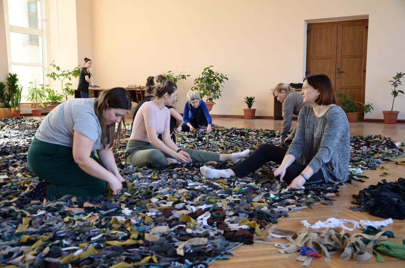 Weaving nets for the military, Novovolynsk / source: Web portal of the Novovolynsk Town Council