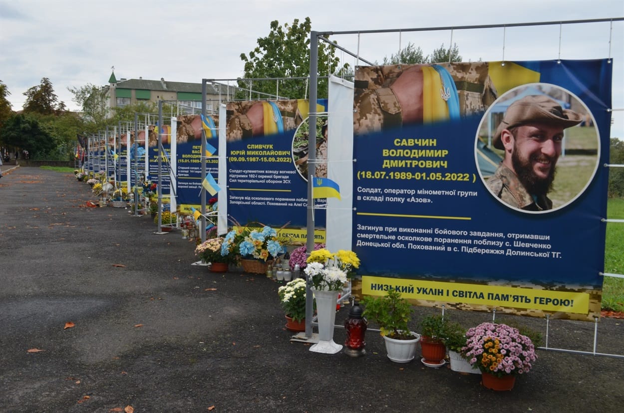 Alley of Fallen Heroes in Dolyna