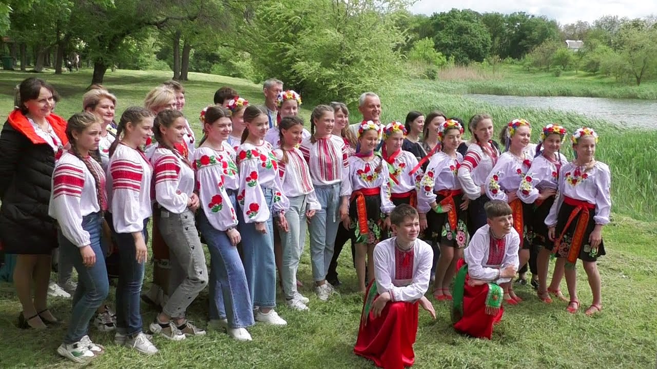 Vyshyvanka Day 2021, pictured: a creative amateur children's group, the head of the community in the centre, teachers and parents of children.