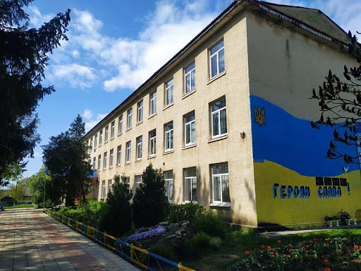 Replacement of old wooden windows with energy-saving ones in Zelena Lyceum
